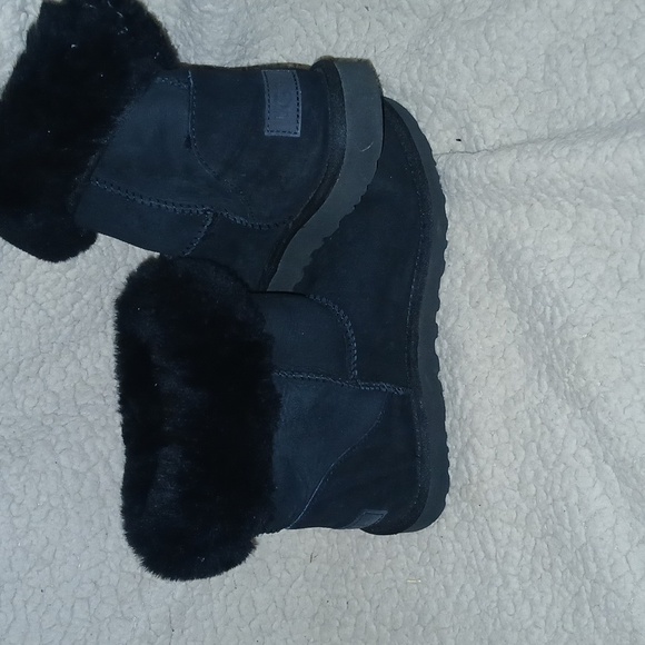 UGG Classic Short II Sheepskin Classic - Picture 5 of 9